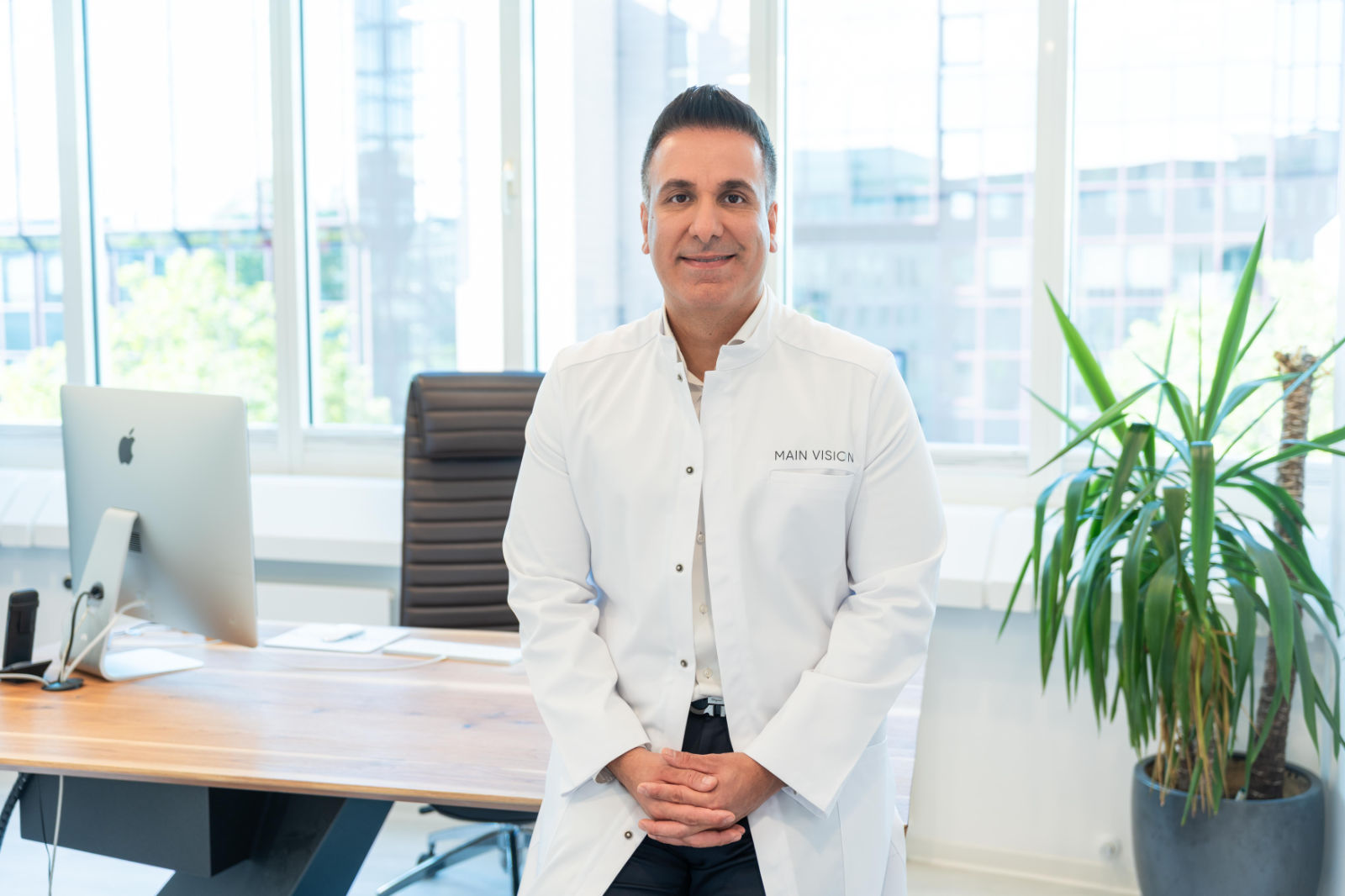 Augenarzt Parviz Rafiezdah in Frankfurt am Main